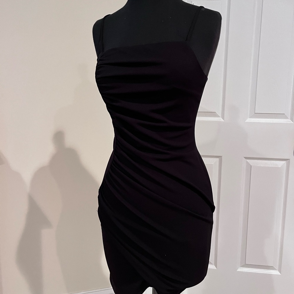 Perfect little black dress! Lulu’s size small.